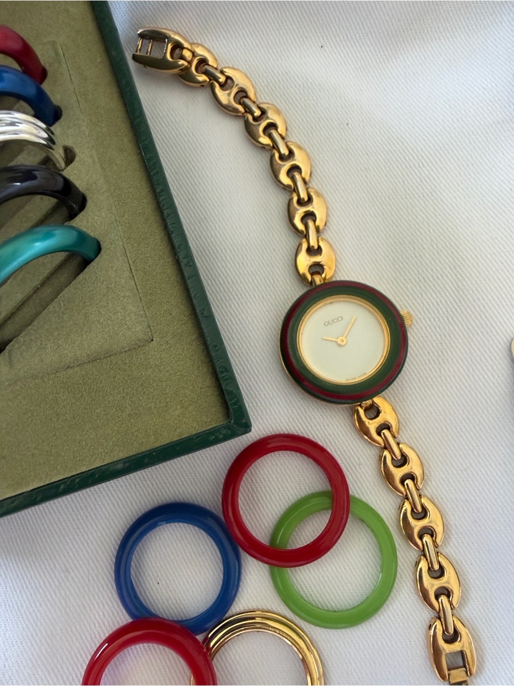 🔥🔥Vintage Gucci Women's 11/12 Gold-Tone Watch INCLUDES 11 Interchangeable Bezels - Picture 9 of 11